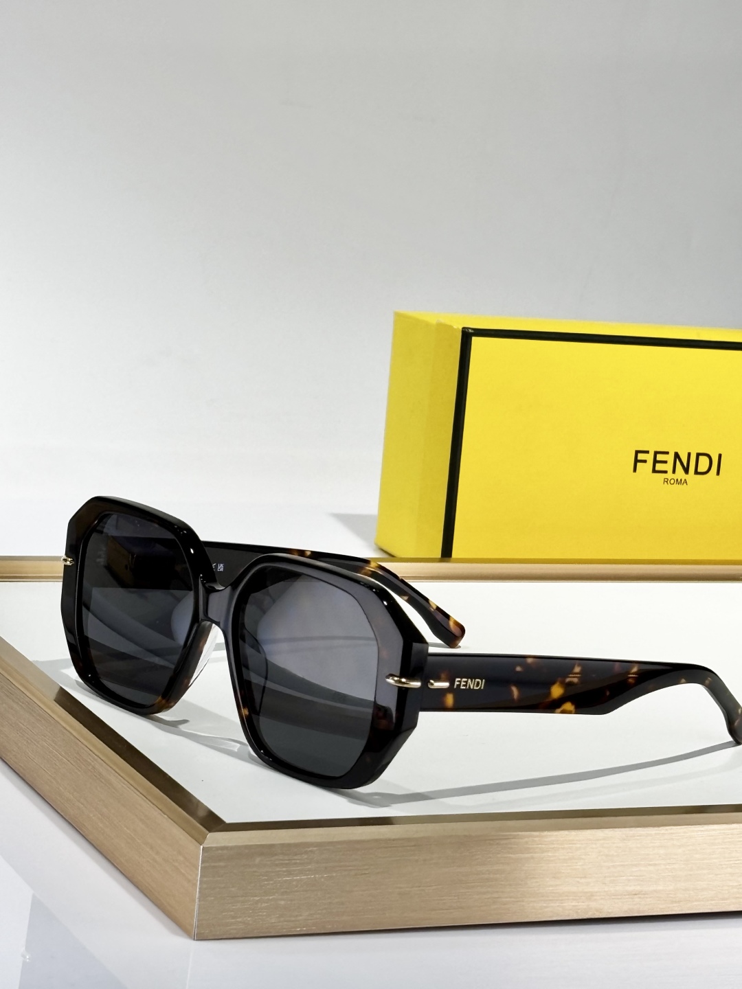 FENDI
MOD：FE40173I
Size：54口16 140
