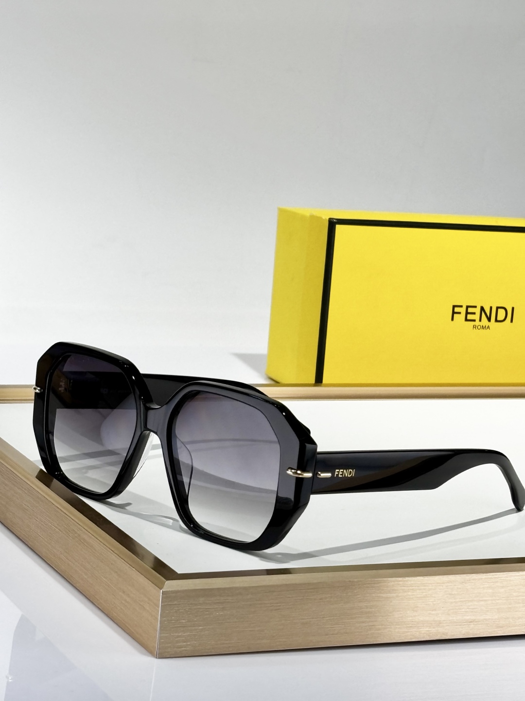  FENDI
MOD：FE40173I
Size：54口16 140
