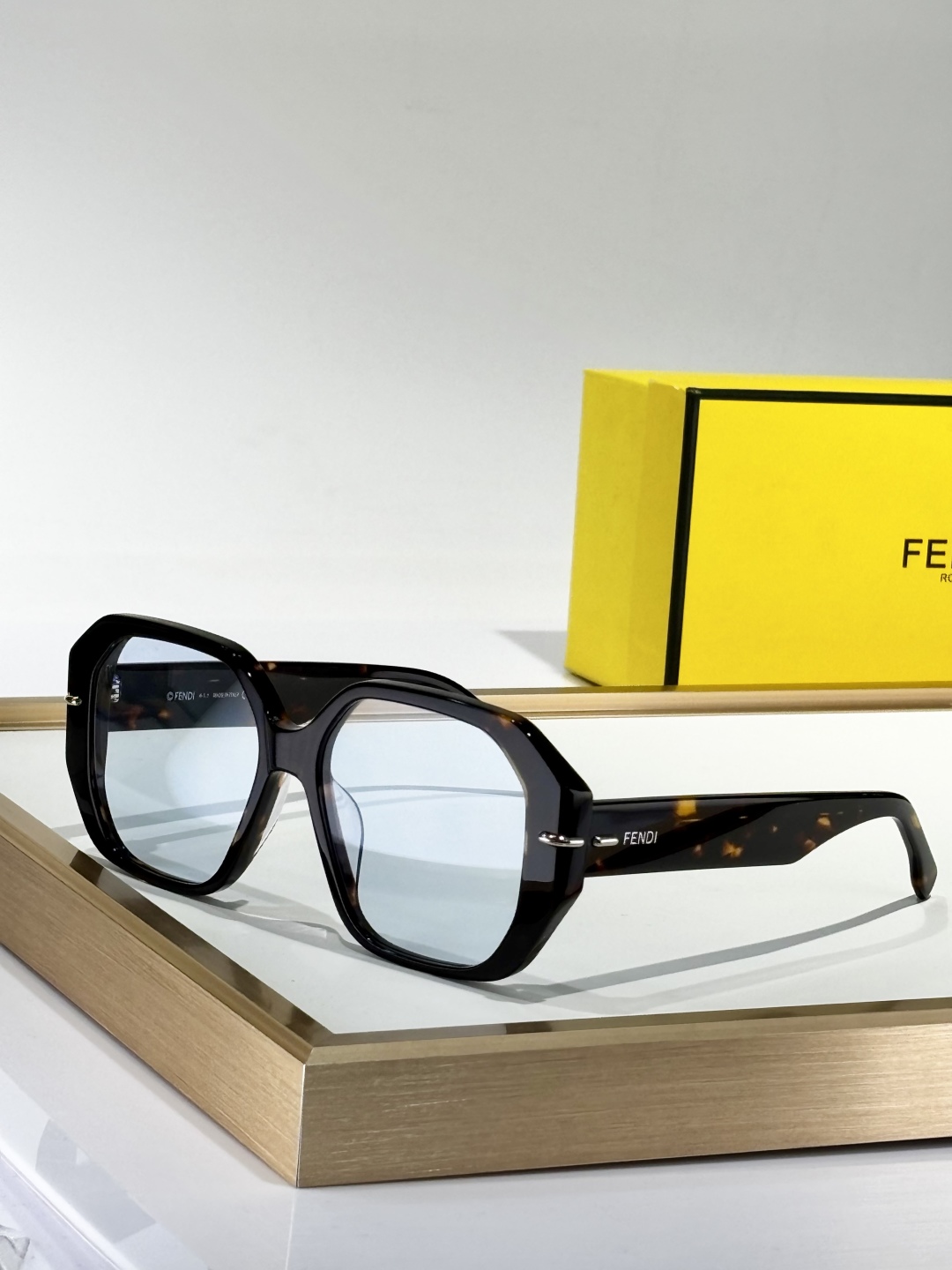  FENDI
MOD：FE40173I
Size：54口16 140
