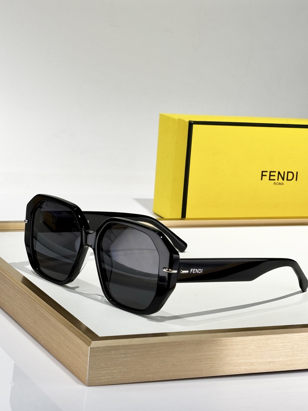  FENDI
MOD：FE40173I
Size：54口16 140
