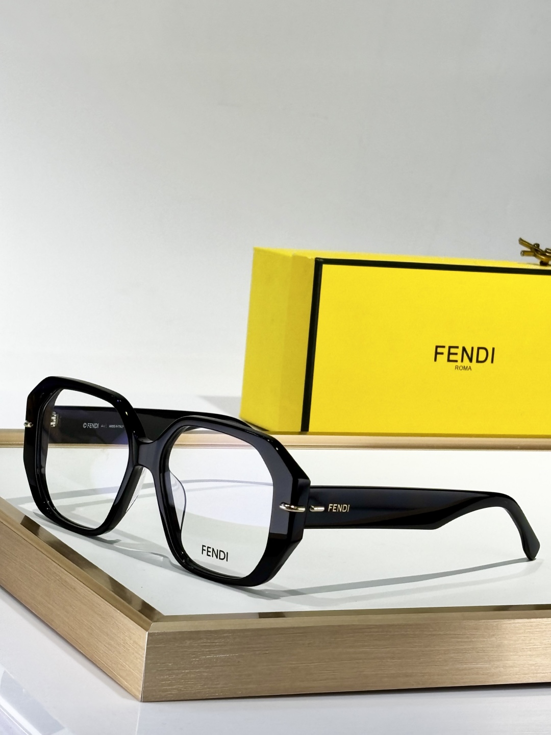  FENDI
MOD：FE40173I
Size：54口16 140
