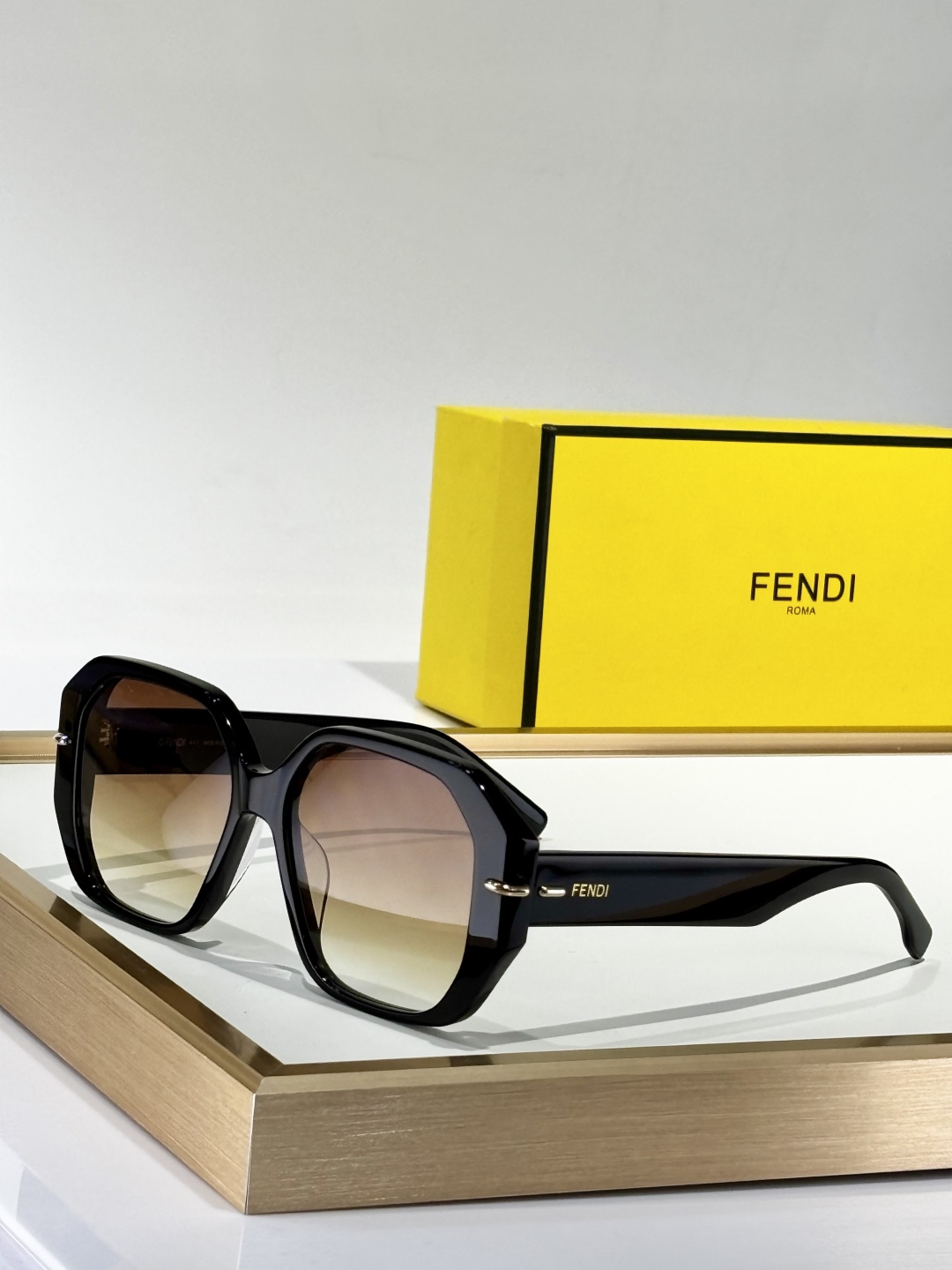  FENDI
MOD：FE40173I
Size：54口16 140
