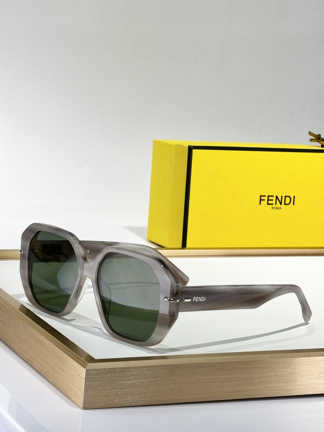  FENDI
MOD：FE40173I
Size：54口16 140
