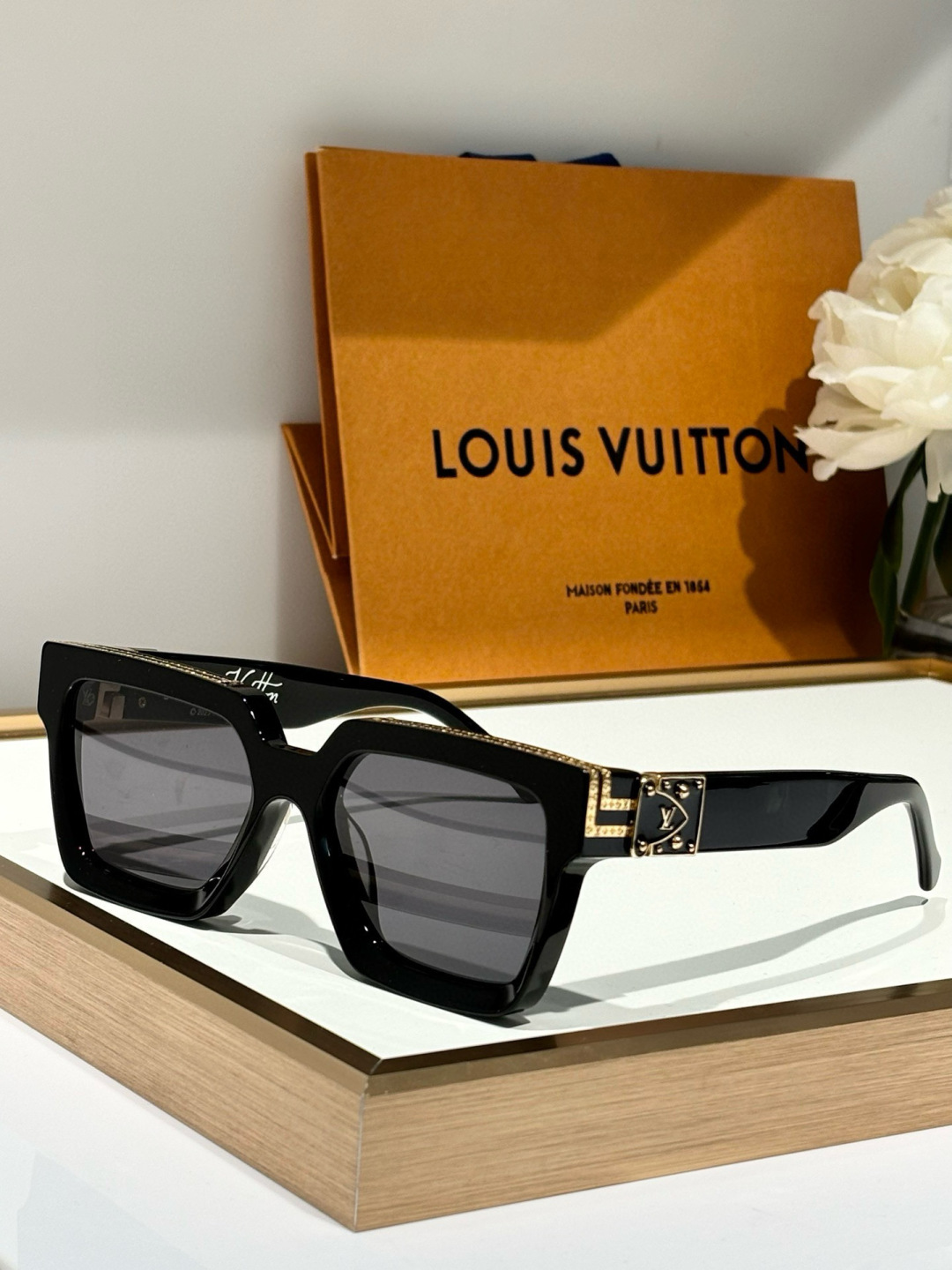  24/25 Add new colors
TOP QUALITY 
LV96006 Millionai