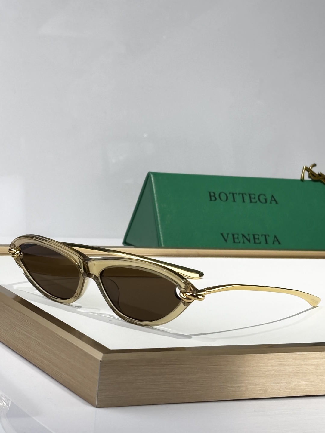  Bottega Venet*
MODEL：BV1390S
SIZE：56口14-145
