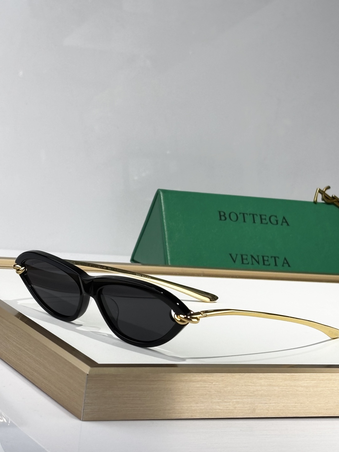  Bottega Venet*
MODEL：BV1390S
SIZE：56口14-145
