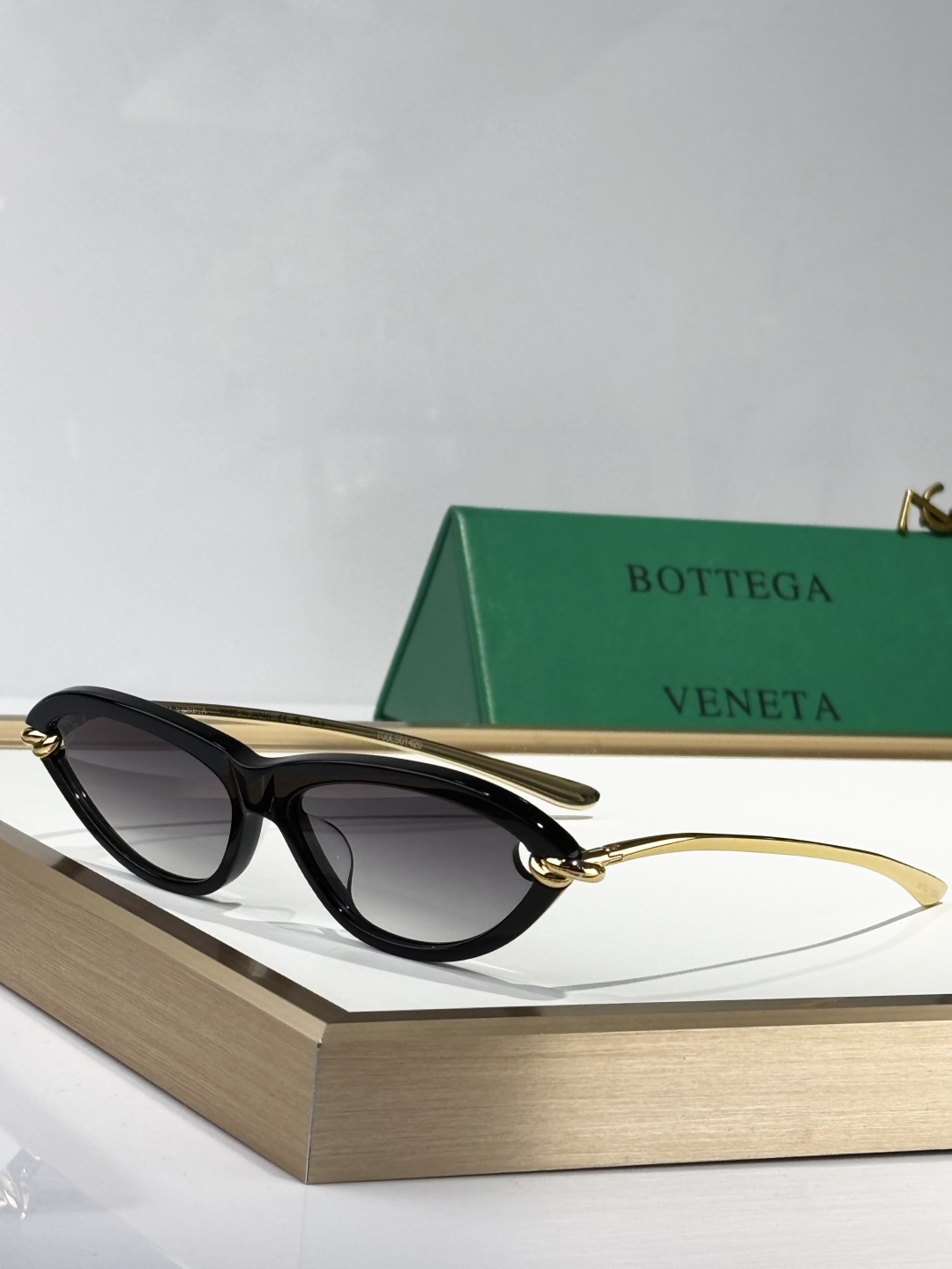  Bottega Venet*
MODEL：BV1390S
SIZE：56口14-145
