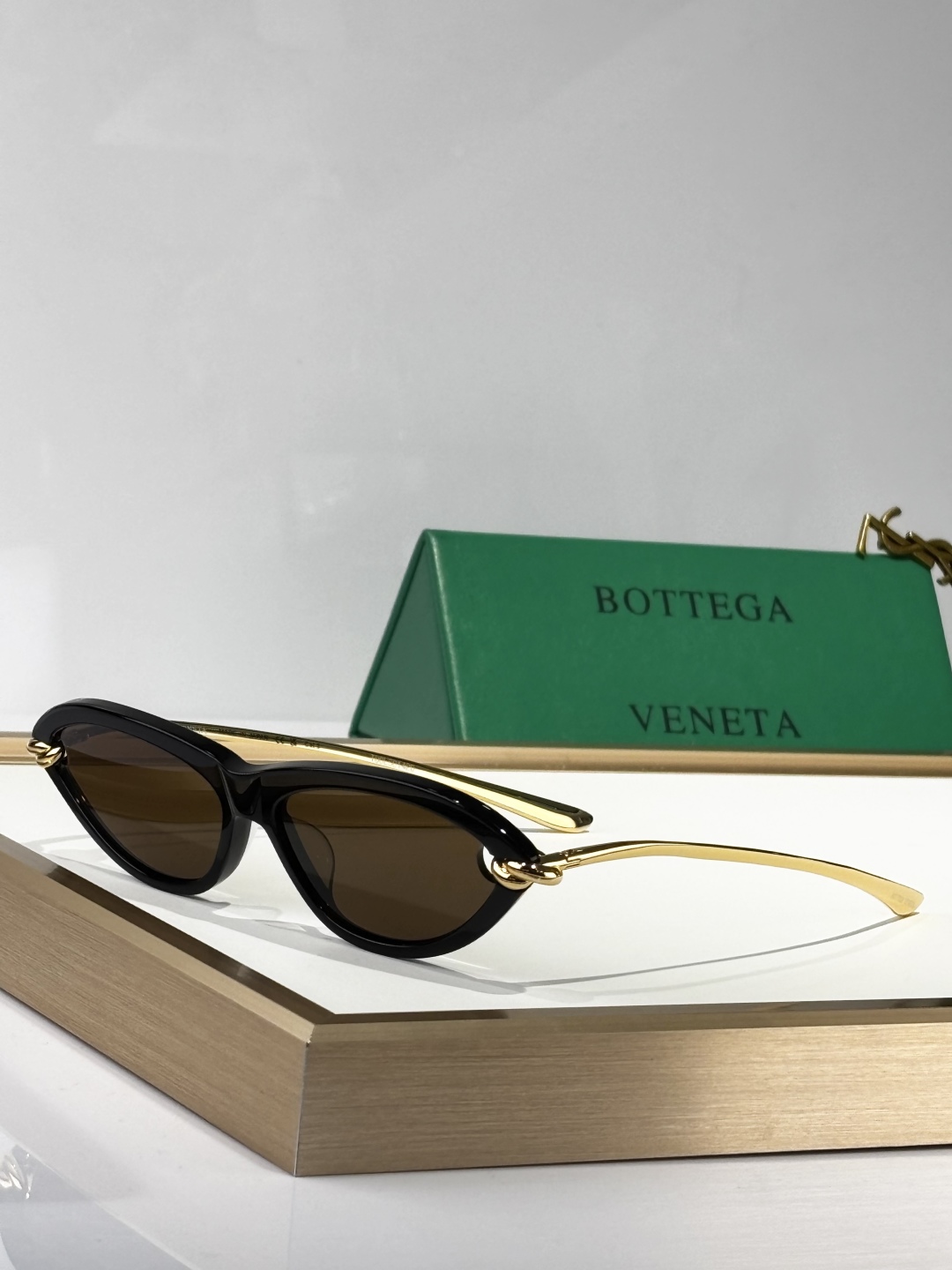  Bottega Venet*
MODEL：BV1390S
SIZE：56口14-145

