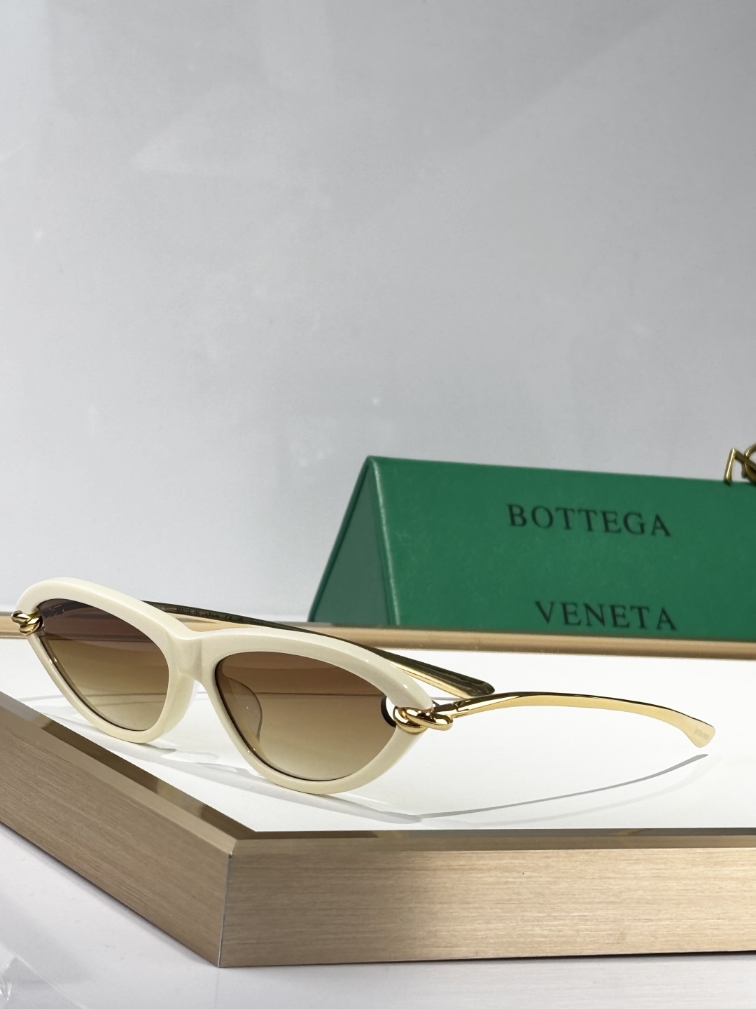  Bottega Venet*
MODEL：BV1390S
SIZE：56口14-145
