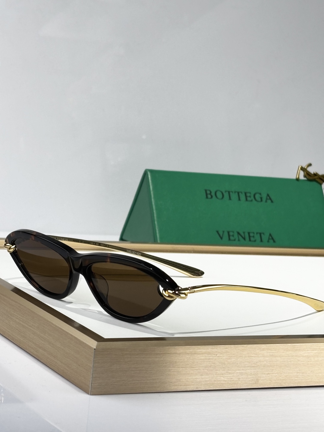  Bottega Venet*
MODEL：BV1390S
SIZE：56口14-145
