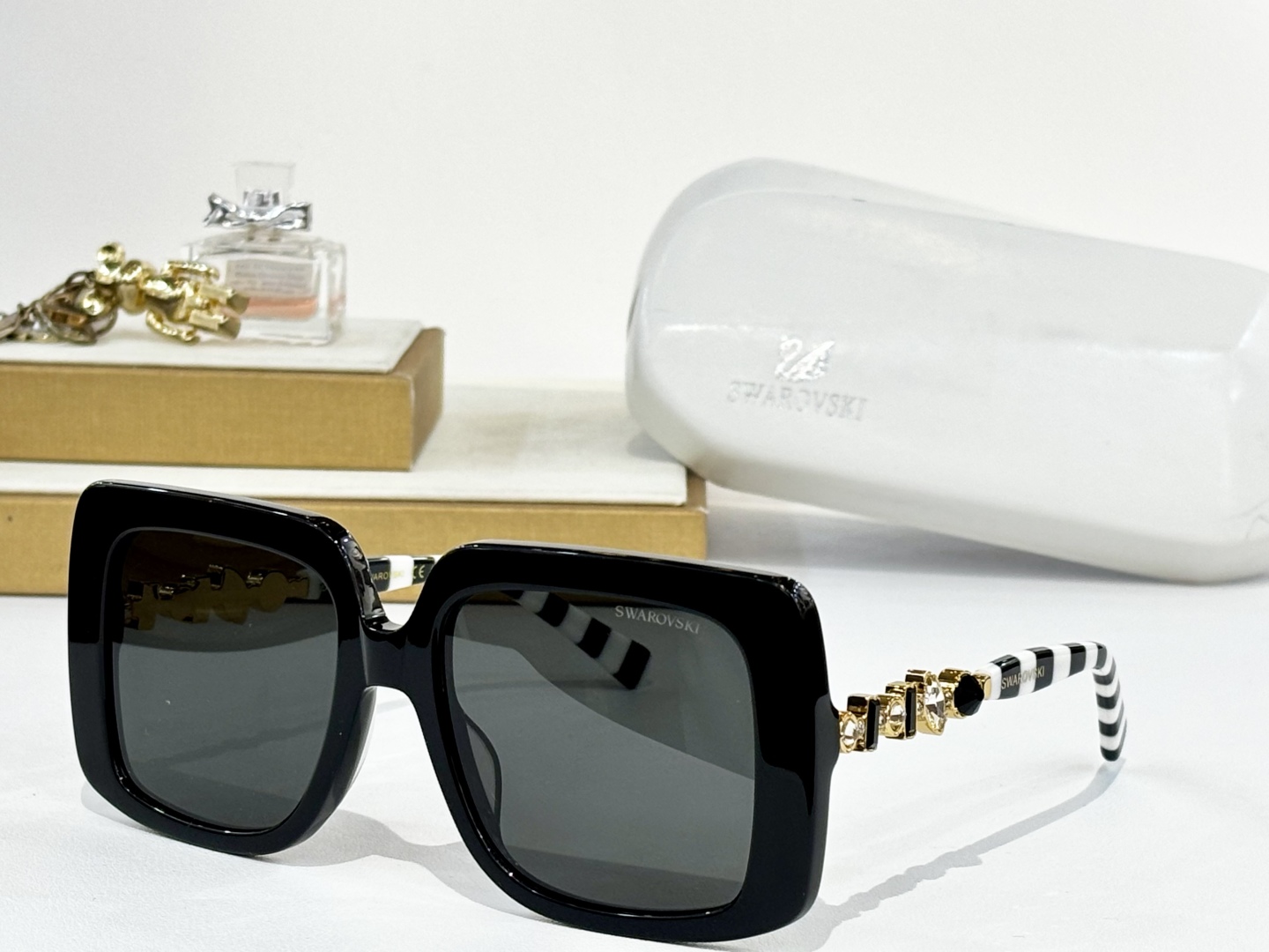  SWAROVSKI
MOD：SK0357
Size：54口19 140
