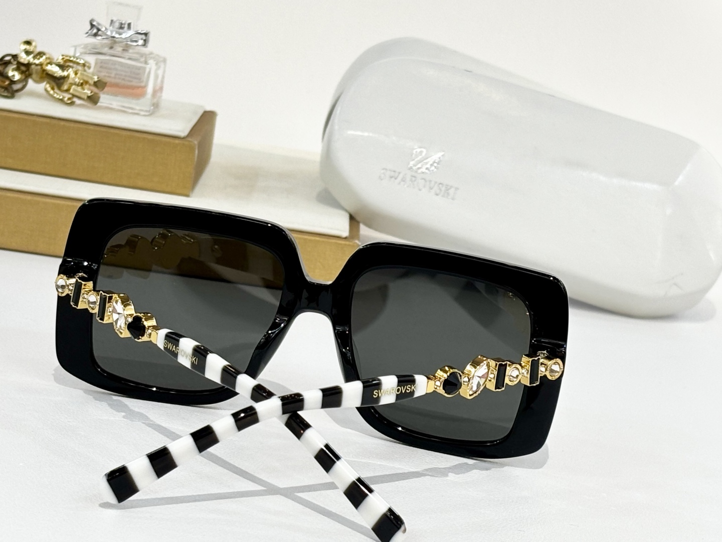  SWAROVSKI
MOD：SK0357
Size：54口19 140
