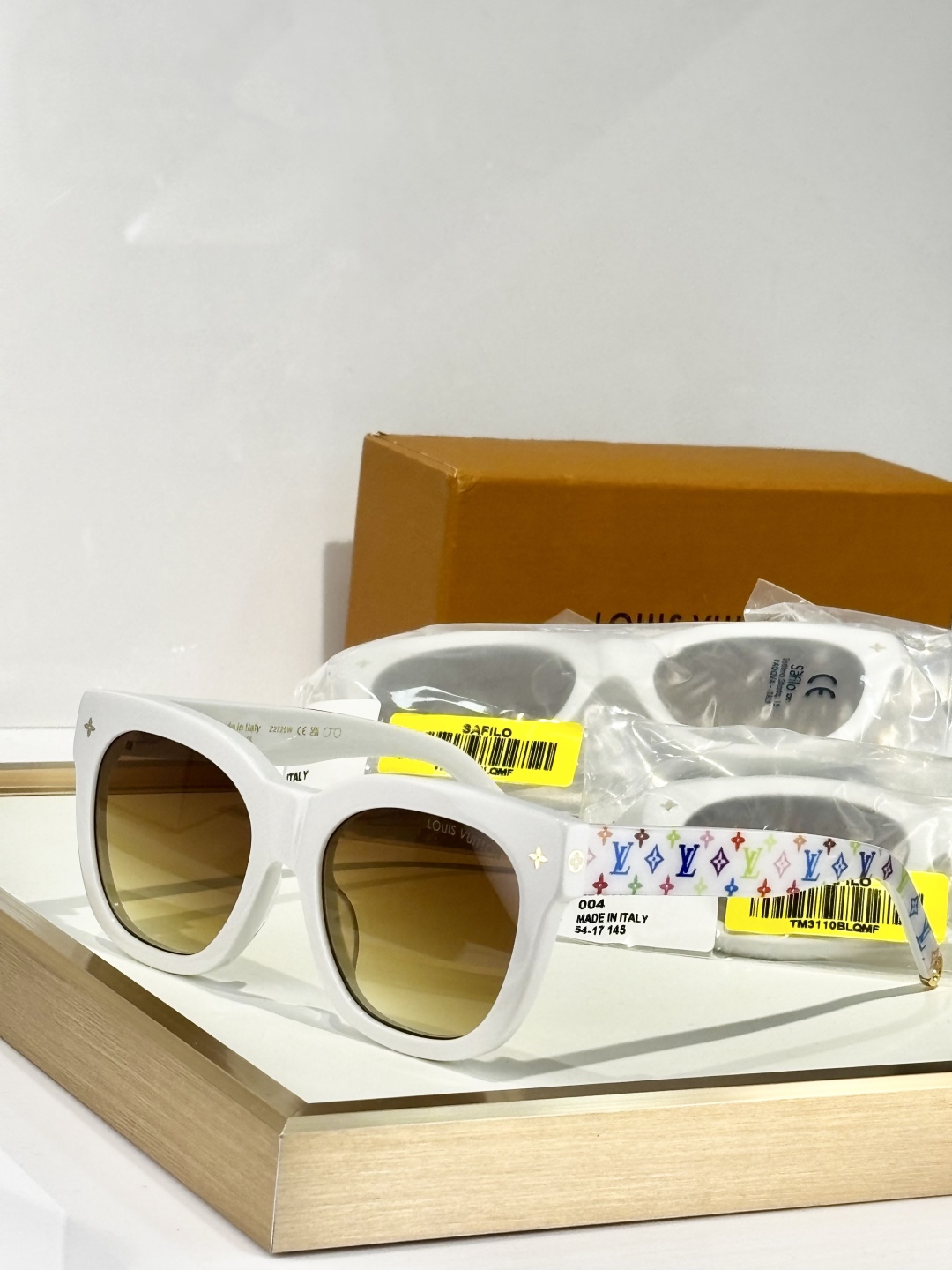  LOUI*
ModZ2725W
Size54-17-145
