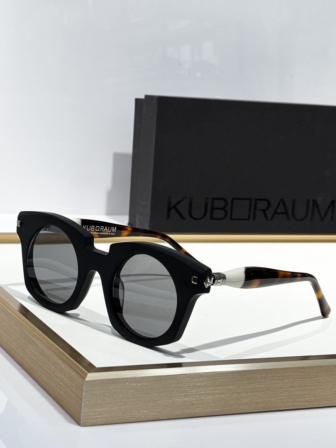  KUB口RAUM 定制8.0厚料德系设计师眼镜 独特的时尚先锋，意大利手工制作精湛的工艺和独特的设计理