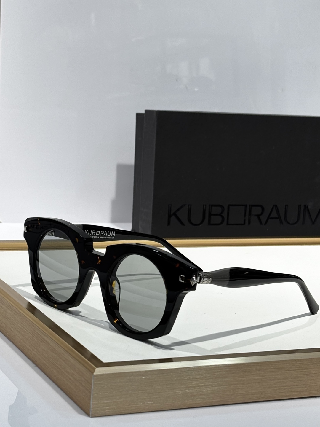  KUB口RAUM 定制8.0厚料德系设计师眼镜 独特的时尚先锋，意大利手工制作精湛的工艺和独特的设计理
