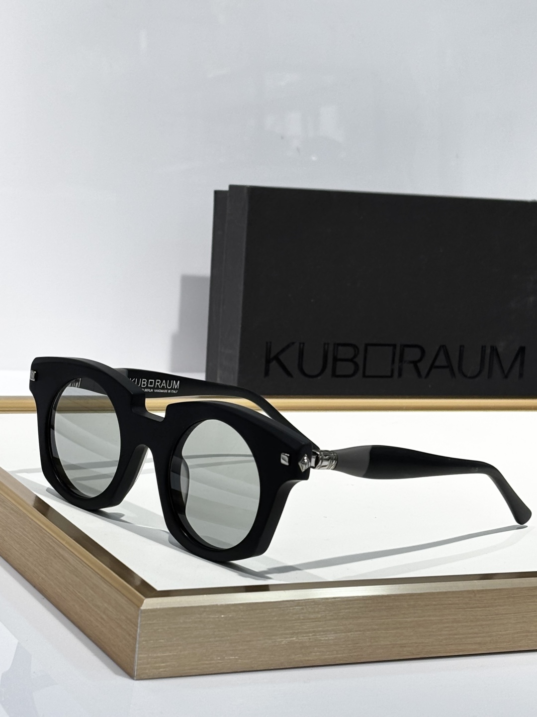  KUB口RAUM 定制8.0厚料德系设计师眼镜 独特的时尚先锋，意大利手工制作精湛的工艺和独特的设计理