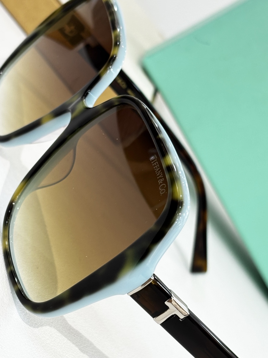  TIFFANY&Co
MODEL：TF4221D
SIZE：58口17-145

