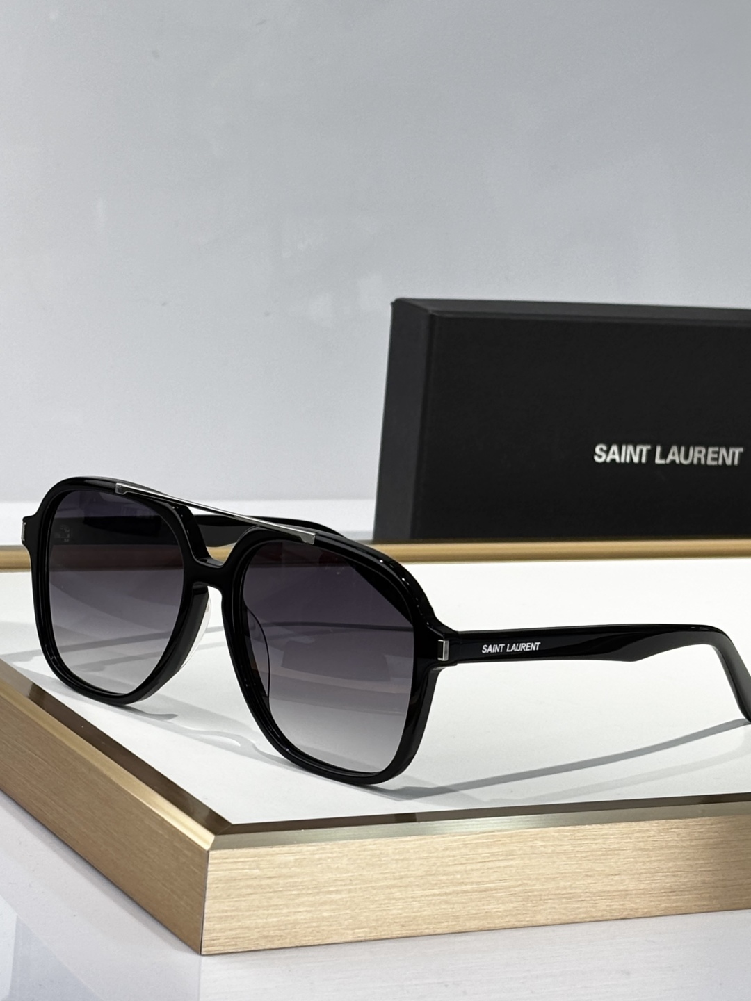  SAINT LAUREN*
TOP QUALITY 
𝑦𝑠𝑙火爆程度毋庸置疑
MODEL：SL545
