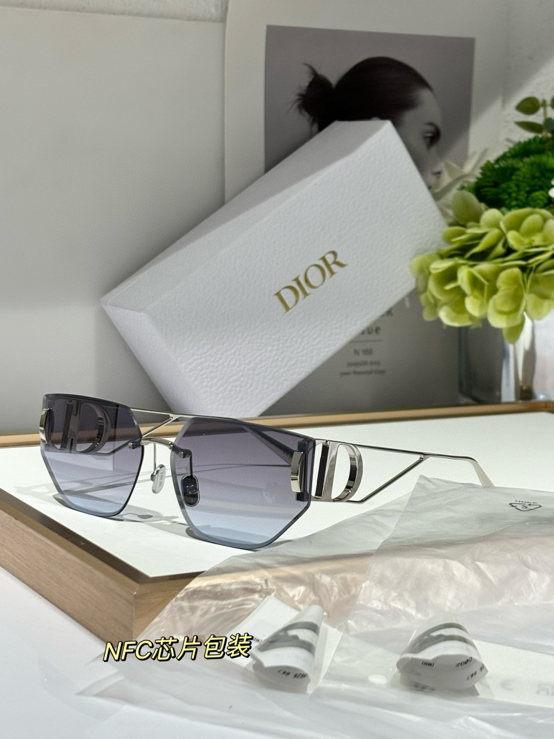  😍😍
常青款
品质保证✔️✔️✔️
防伪nfc 包装
DIOR30MONTAIGNE B3U
3.0加