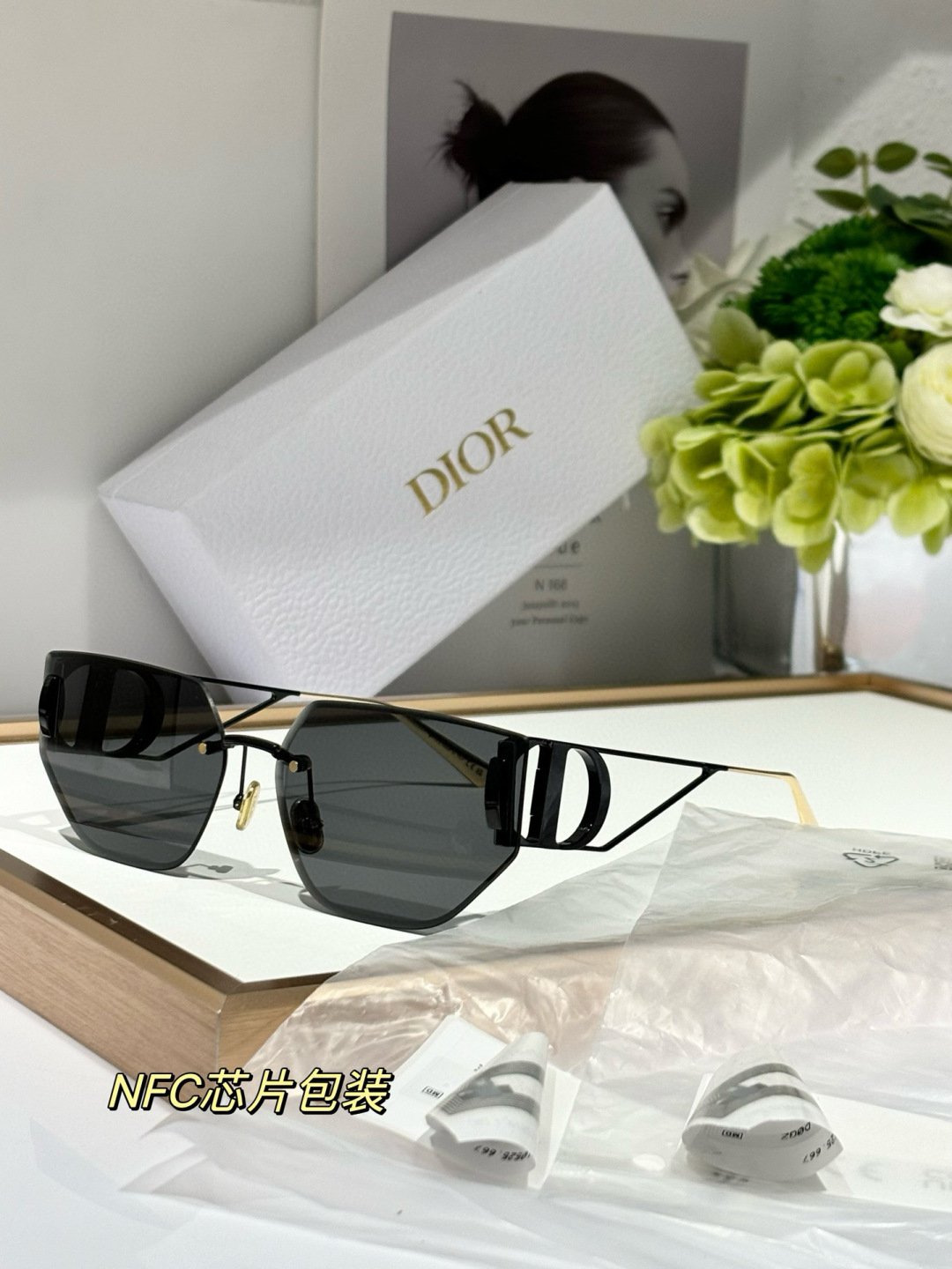  😍😍
常青款
品质保证✔️✔️✔️
防伪nfc 包装
DIOR30MONTAIGNE B3U
3.0加