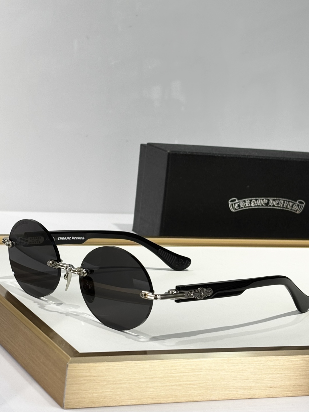  ChromeHearts 
TOP QUALITY 
Original screw
MODDEEPII