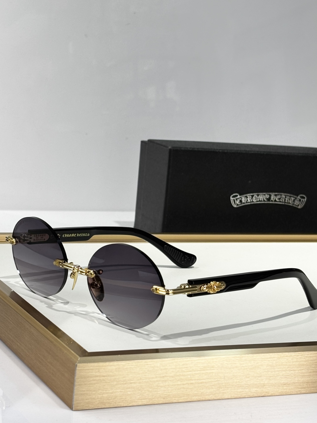  ChromeHearts 
TOP QUALITY 
Original screw
MODDEEPII