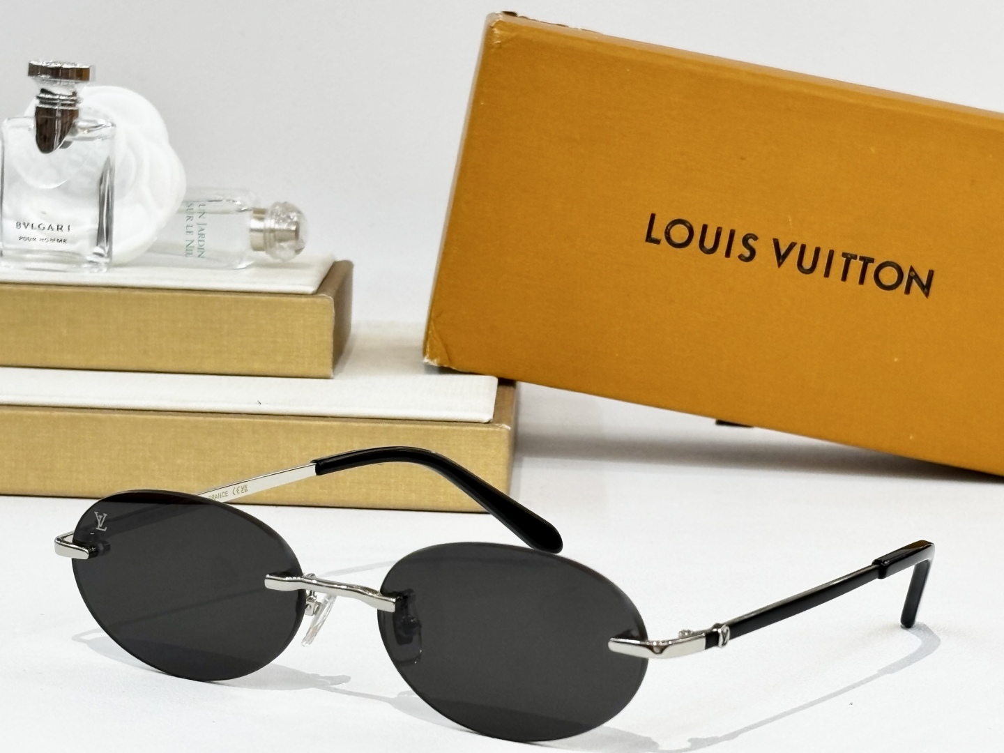 LOUIS VUITTO*
MOD：Z2040U
Size：55口17 143
