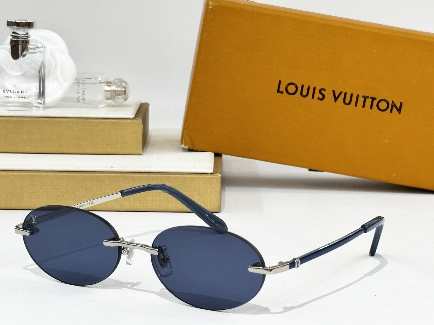  LOUIS VUITTO*
MOD：Z2040U
Size：55口17 143
