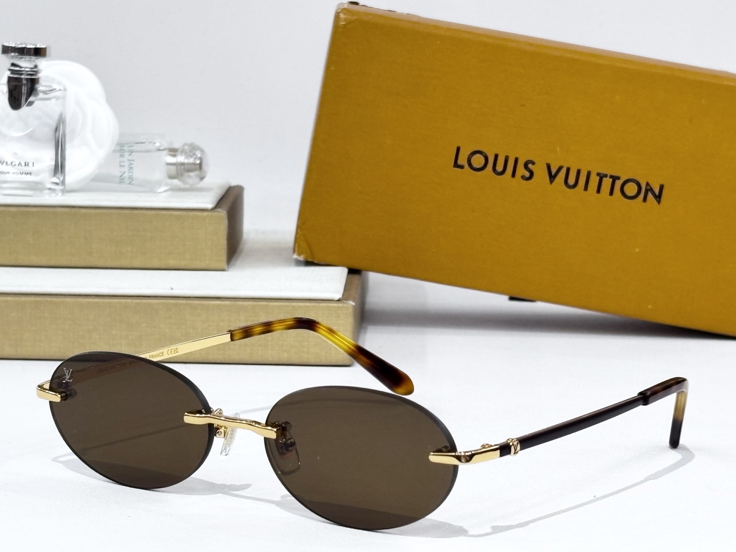  LOUIS VUITTO*
MOD：Z2040U
Size：55口17 143

