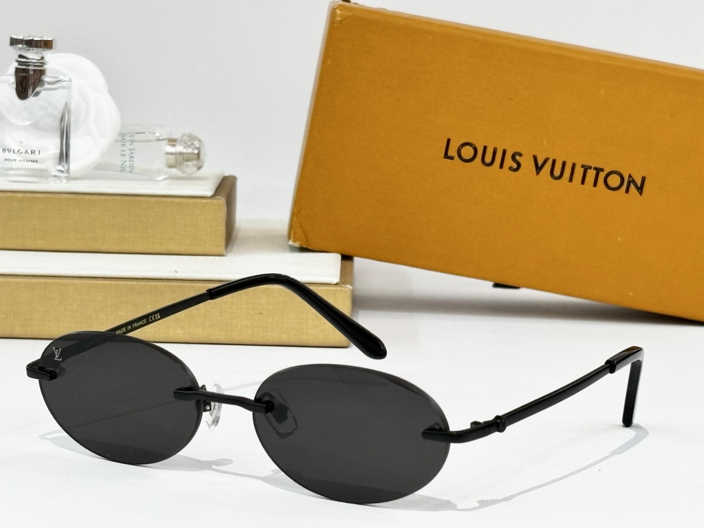  LOUIS VUITTO*
MOD：Z2040U
Size：55口17 143
