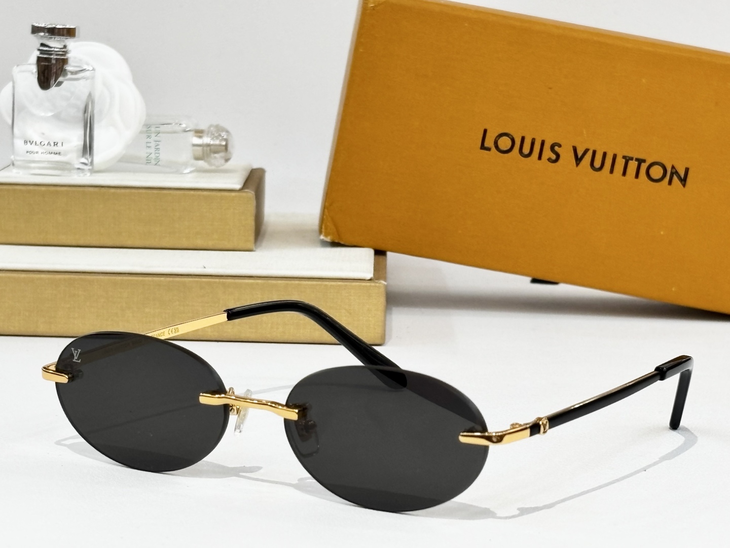  LOUIS VUITTO*
MOD：Z2040U
Size：55口17 143
