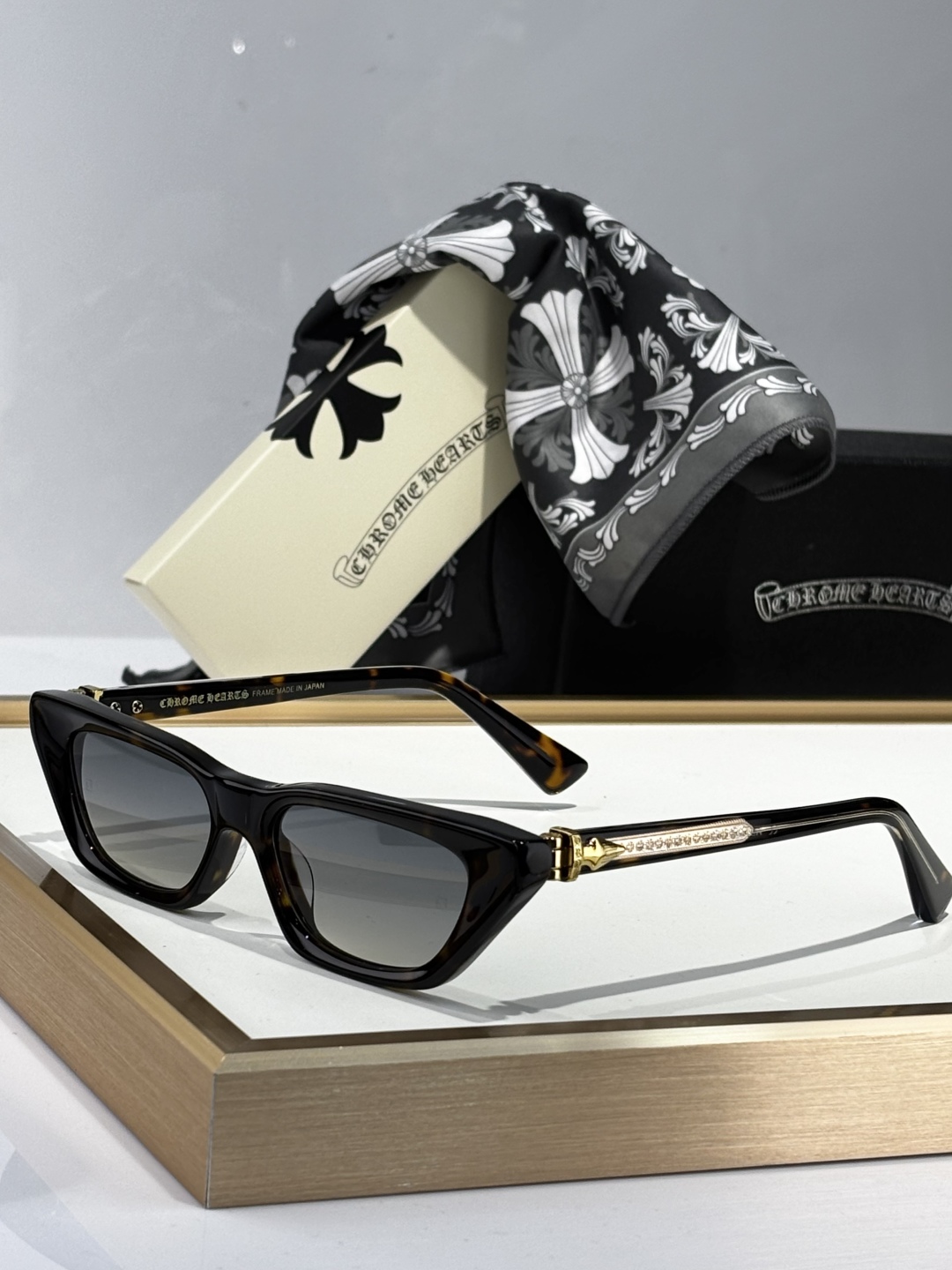  Chrome Hearts
MODELWP
SIZE52口16-142
