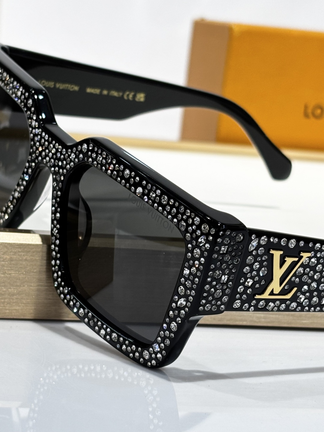  LOUIS VUITTO*
MOD：Z2396E
Size：54口22 145

