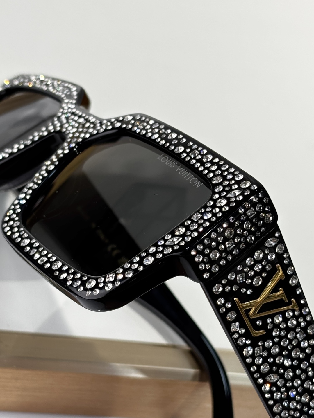  LOUIS VUITTO*
MOD：Z2396E
Size：54口22 145
