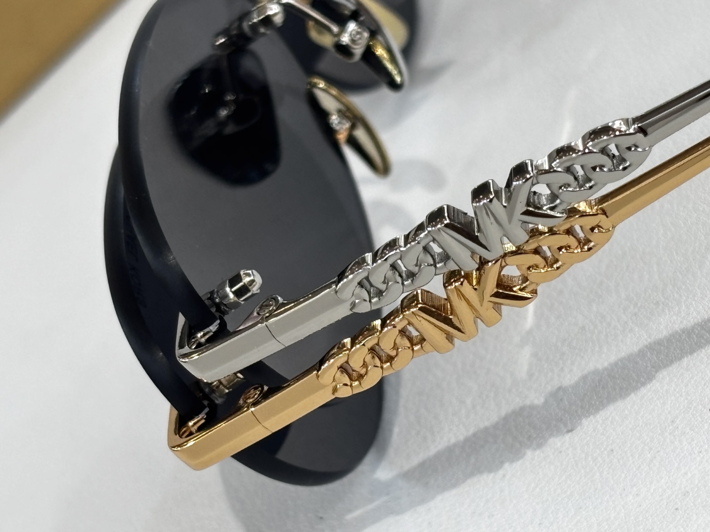  MICHAEL KORS
MOD：MK 1151
Size：58口17 140
