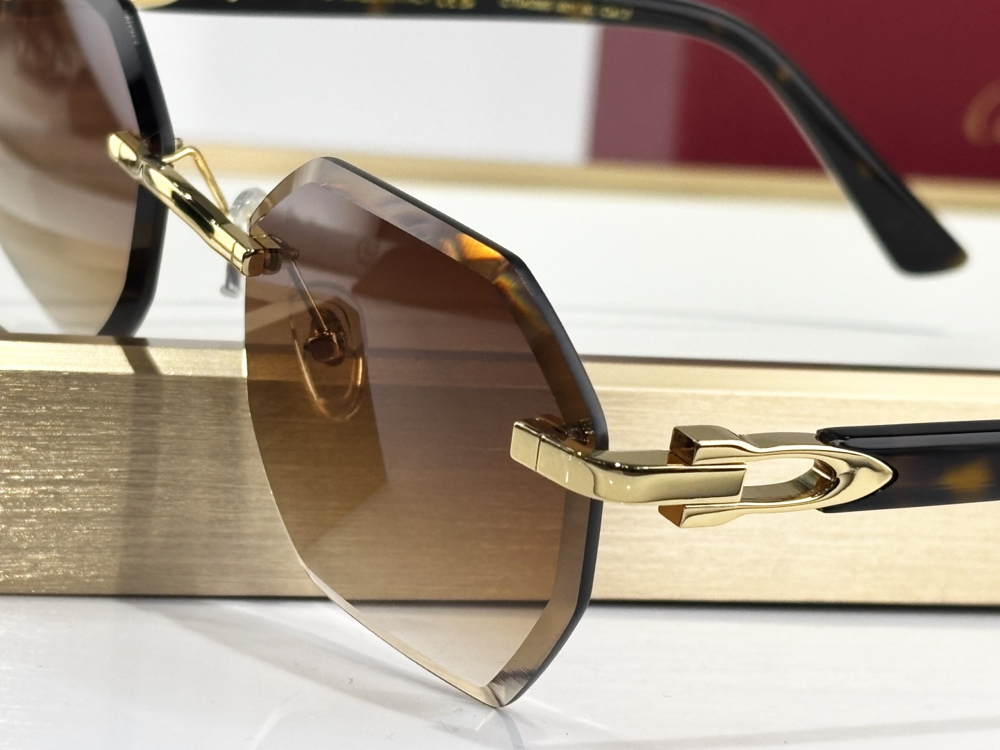  Cartier
MOD：CT0439S
Size：57口21 145
