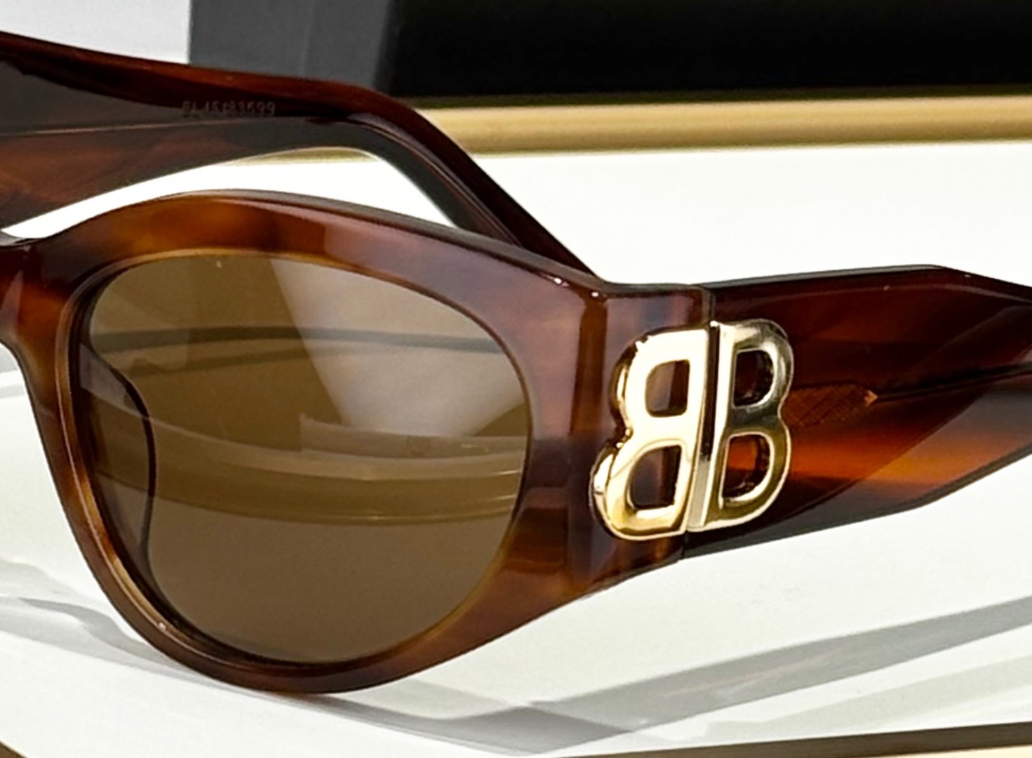  BALENCIAG* 𝐵𝑎𝑙𝑒𝑛𝑐𝑖𝑎𝑔𝑎
MODEL：BB0324SK
SIZE：55口19-135