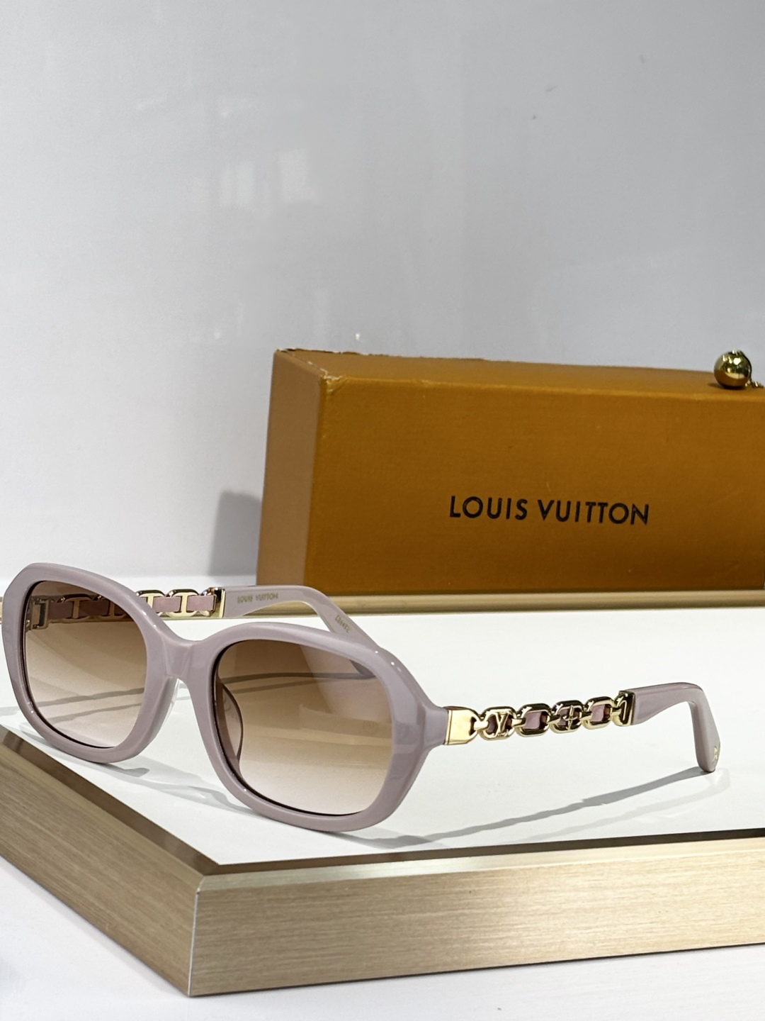  LOUIS VUITTO*
MODEL：Z2649U
SIZE：55口20-140

