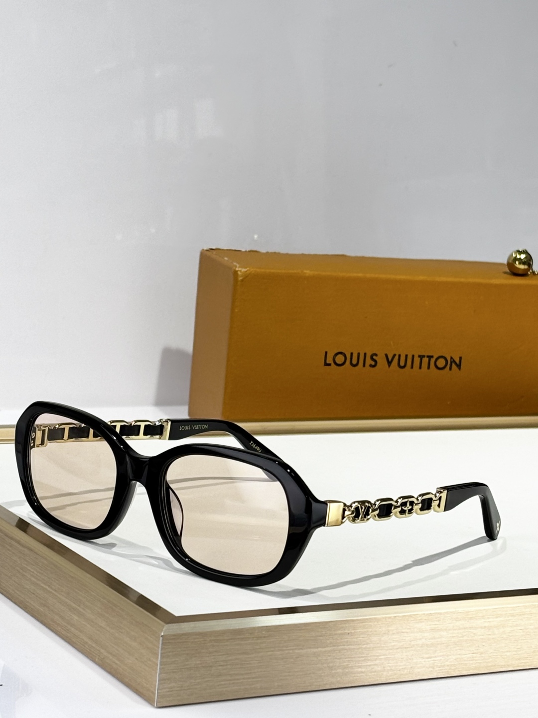  LOUIS VUITTO*
MODEL：Z2649U
SIZE：55口20-140

