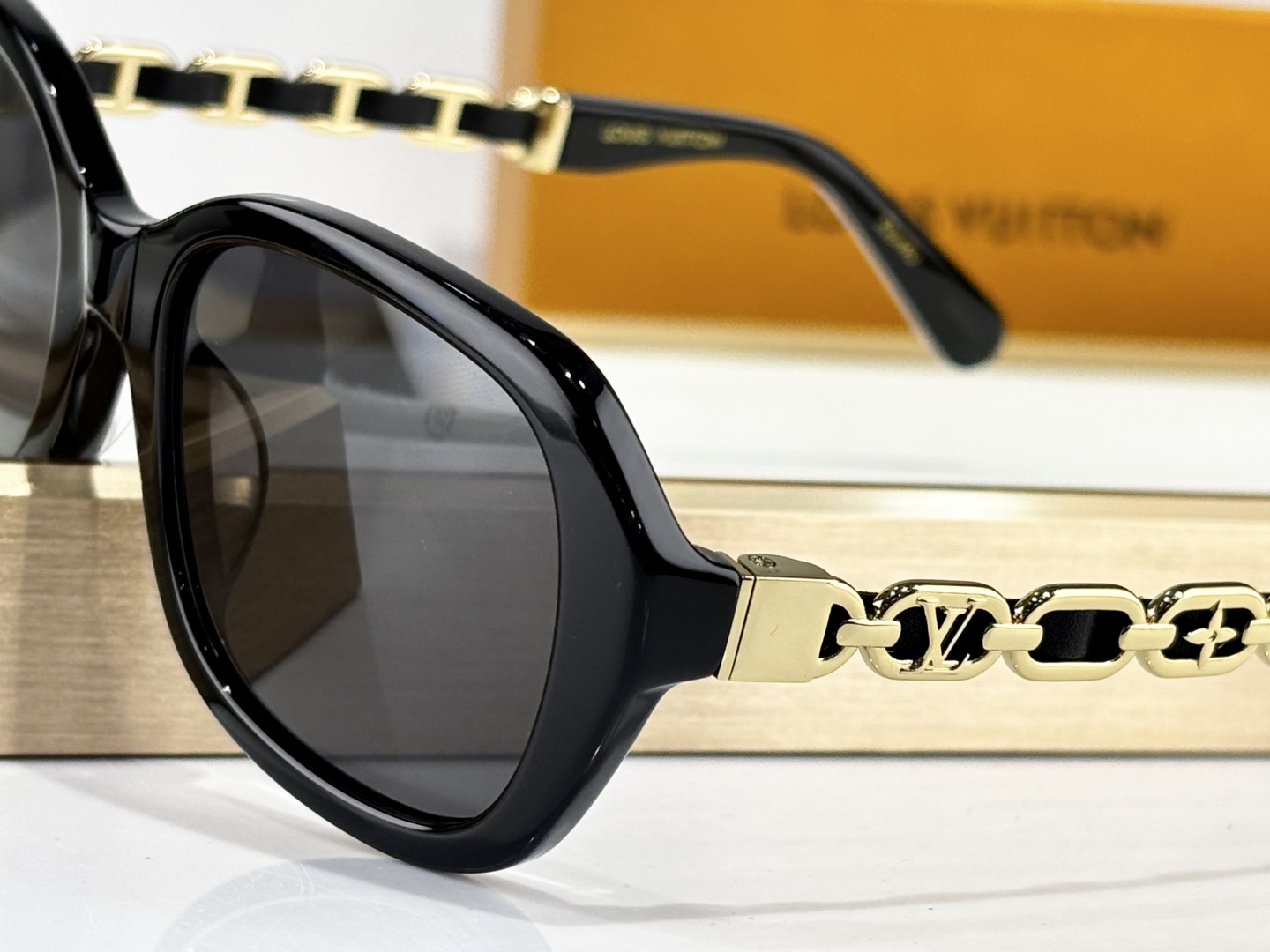  LOUIS VUITTO*
MODEL：Z2649U
SIZE：55口20-140

