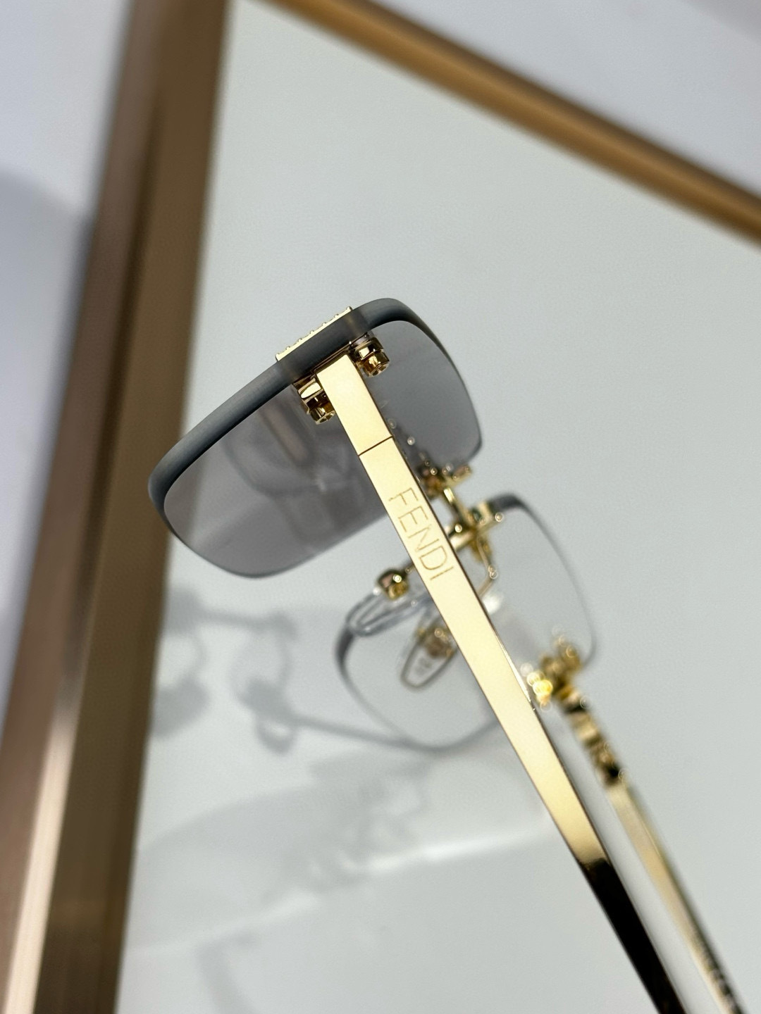 FFENDI* 
Photo chromic lenes 
Mod：FE4172US
里外双F，OBE定