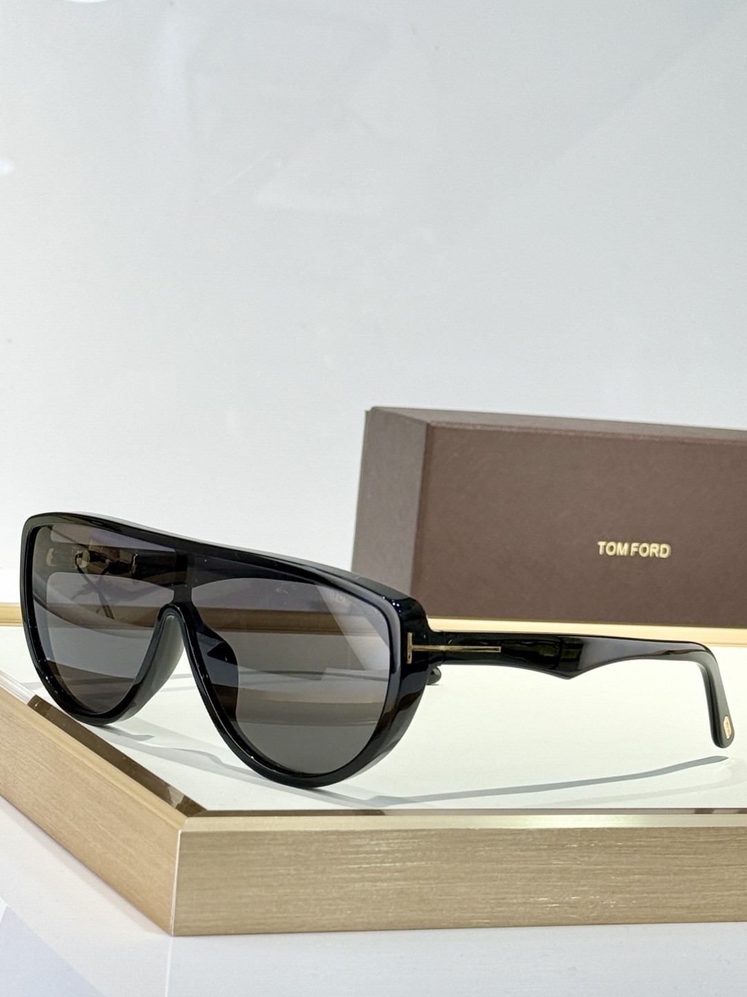  TOMFORD
MODFT1182
Size141-0-145
