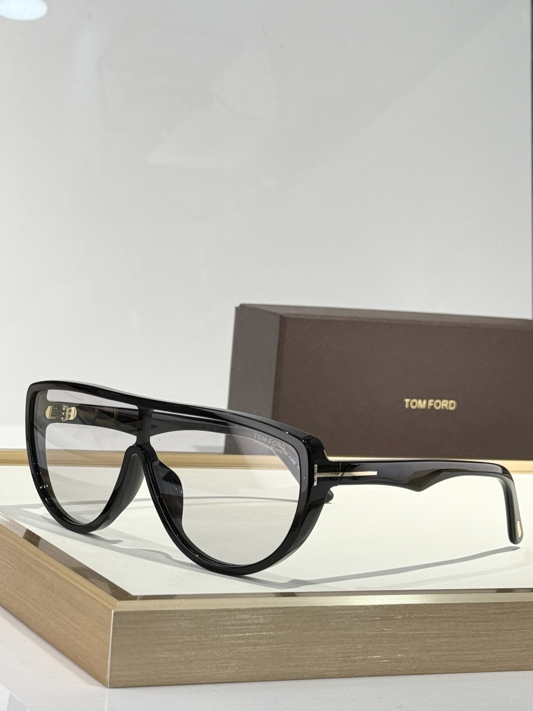  TOMFORD
MODFT1182
Size141-0-145
