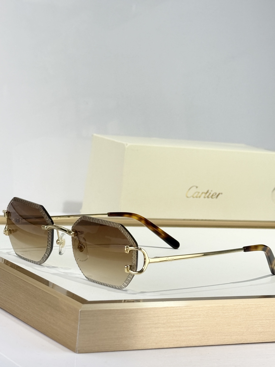  𝘾𝙖𝙧𝙩𝙞𝙚𝙧
MODEL：CT0092O
Size：55口18 135
  