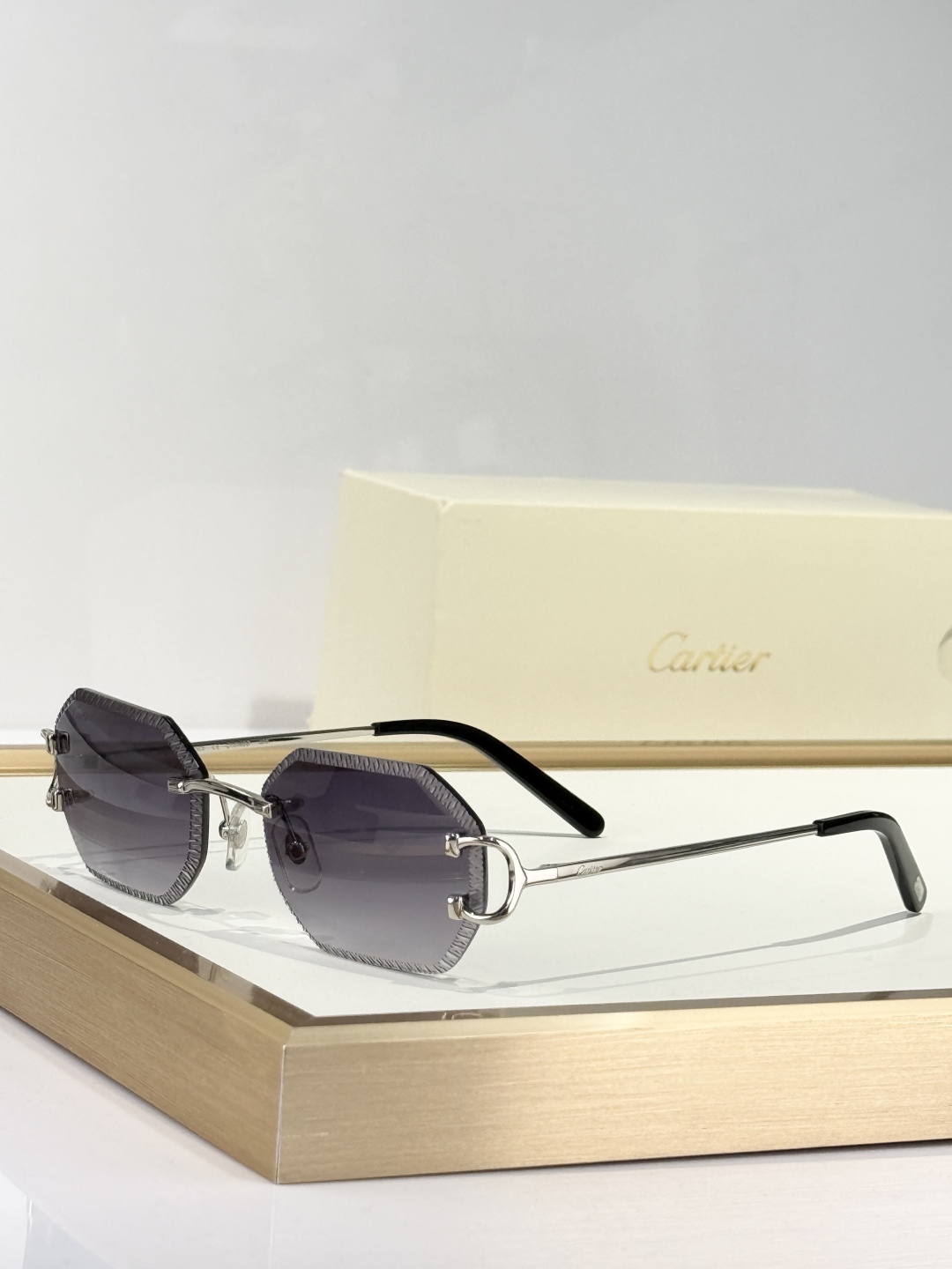  𝘾𝙖𝙧𝙩𝙞𝙚𝙧
MODEL：CT0092O
Size：55口18 135
  