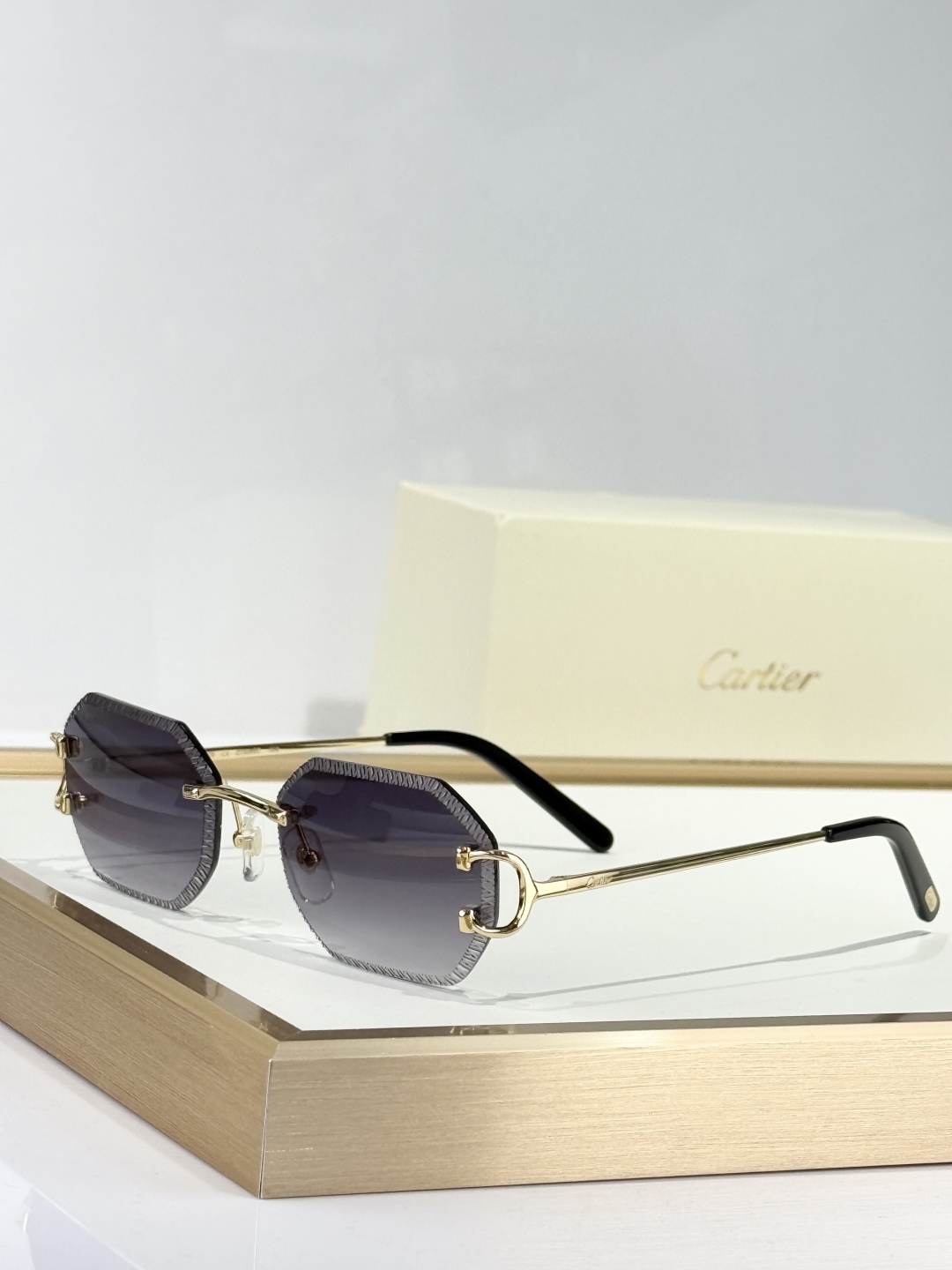  𝘾𝙖𝙧𝙩𝙞𝙚𝙧
MODEL：CT0092O
Size：55口18 135
  