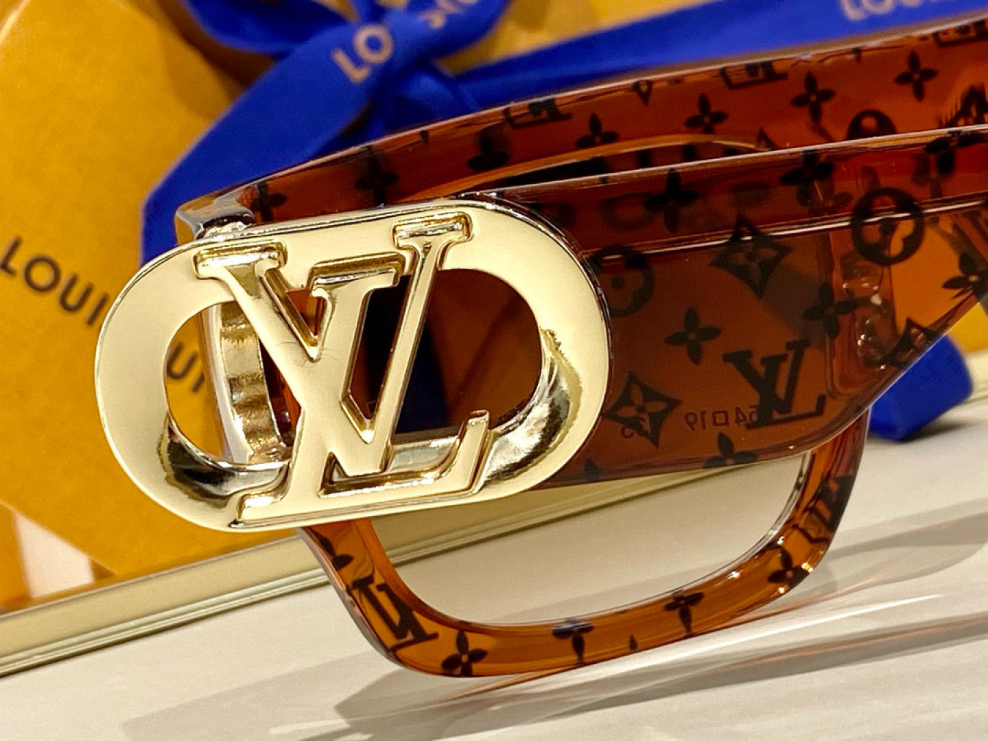  Oversized 
LOUIS VUITTON 
MODZ1478E •
Size54口19-135
