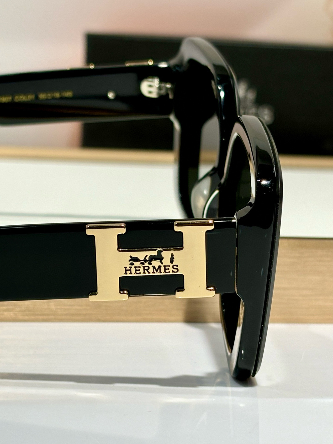  HERMES
经典款
MOD：HS1907
size：55-18-145
