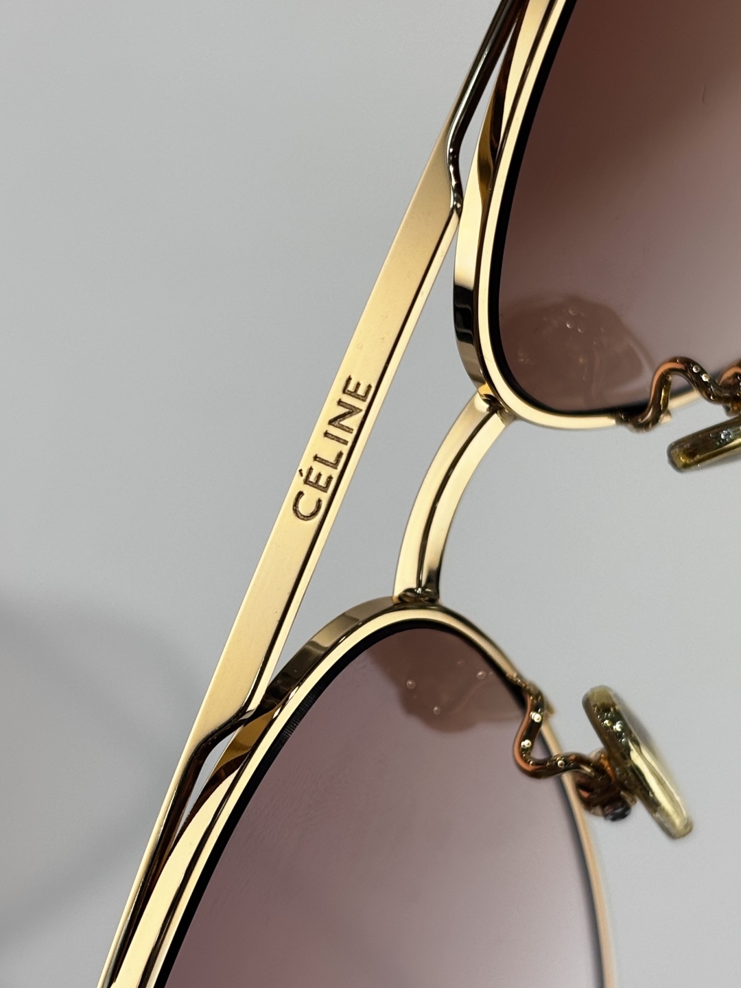  Aviator sunglasses
ToP quality 
Celin*
MODCL40062 
