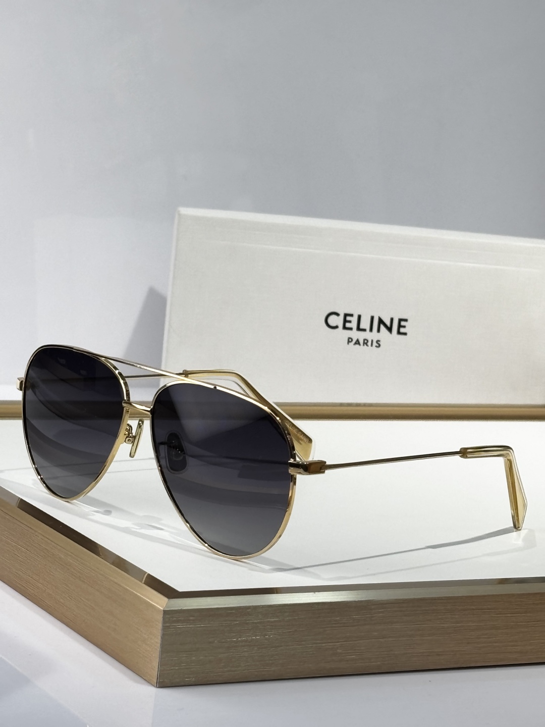 Aviator sunglasses
ToP quality 
Celin*
MODCL40062 
